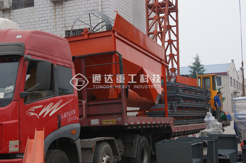 吉林有機(jī)肥生產(chǎn)線發(fā)貨第三車(chē)